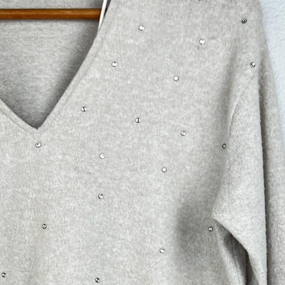 ZARA Gray Rhinestone Embellished Pullover V-neck Light Comfy Sweater - Picture 3 of 6